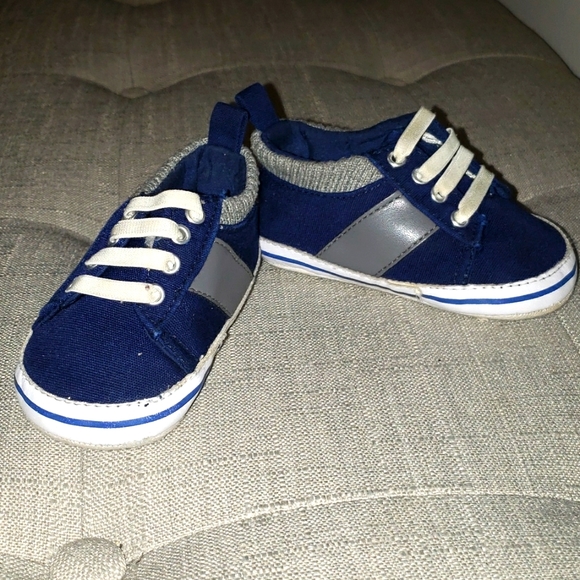 Infant boy shoes- Revo Brand- 6-12 month size - Picture 2 of 4
